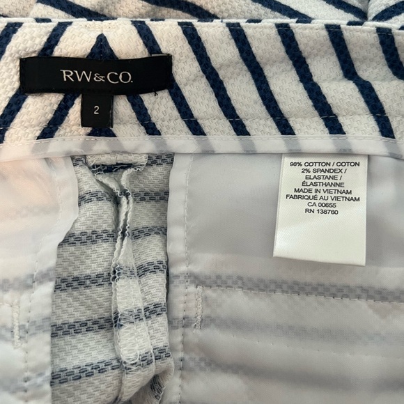 Blue and white striped shorts - Picture 4 of 4